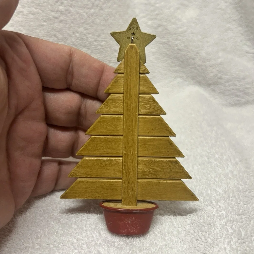 2016 Hallmark Keepsake Ornament‎ Celebrate Christmas Tree Holiday Santa